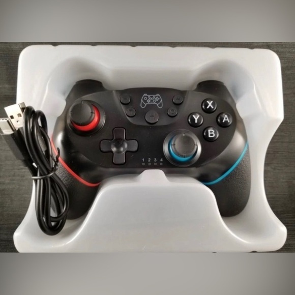 Nintendo Switch Pro Controller for the Nintendo Switch - Picture 5 of 5